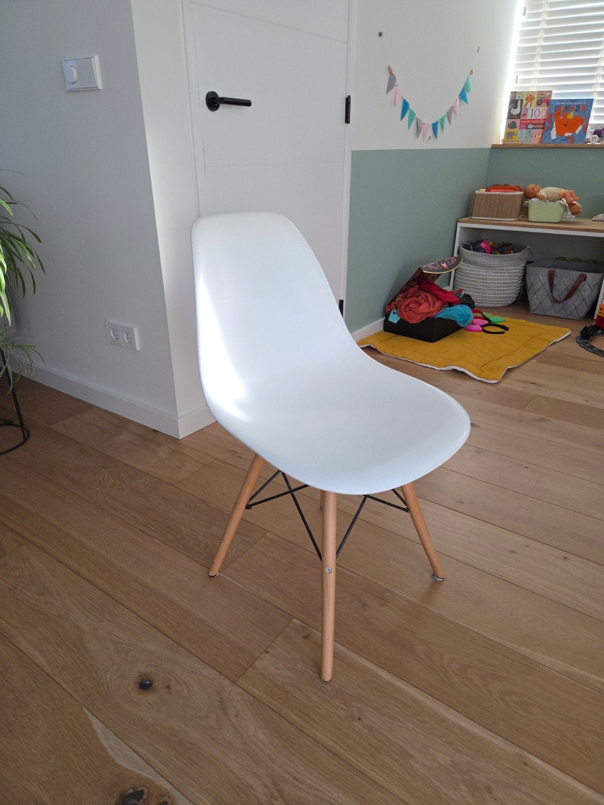 Witte kuipstoel houten onderstel Vitra eames dsr namaak, Ophalen, Gebruikt, Wit, Eén