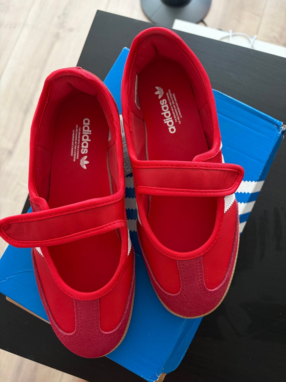 37.5 Adidas Samba Jane - Rood - Eenmaal gedragen, Ophalen of Verzenden, Zo goed als nieuw, Rood, Sneakers of Gympen