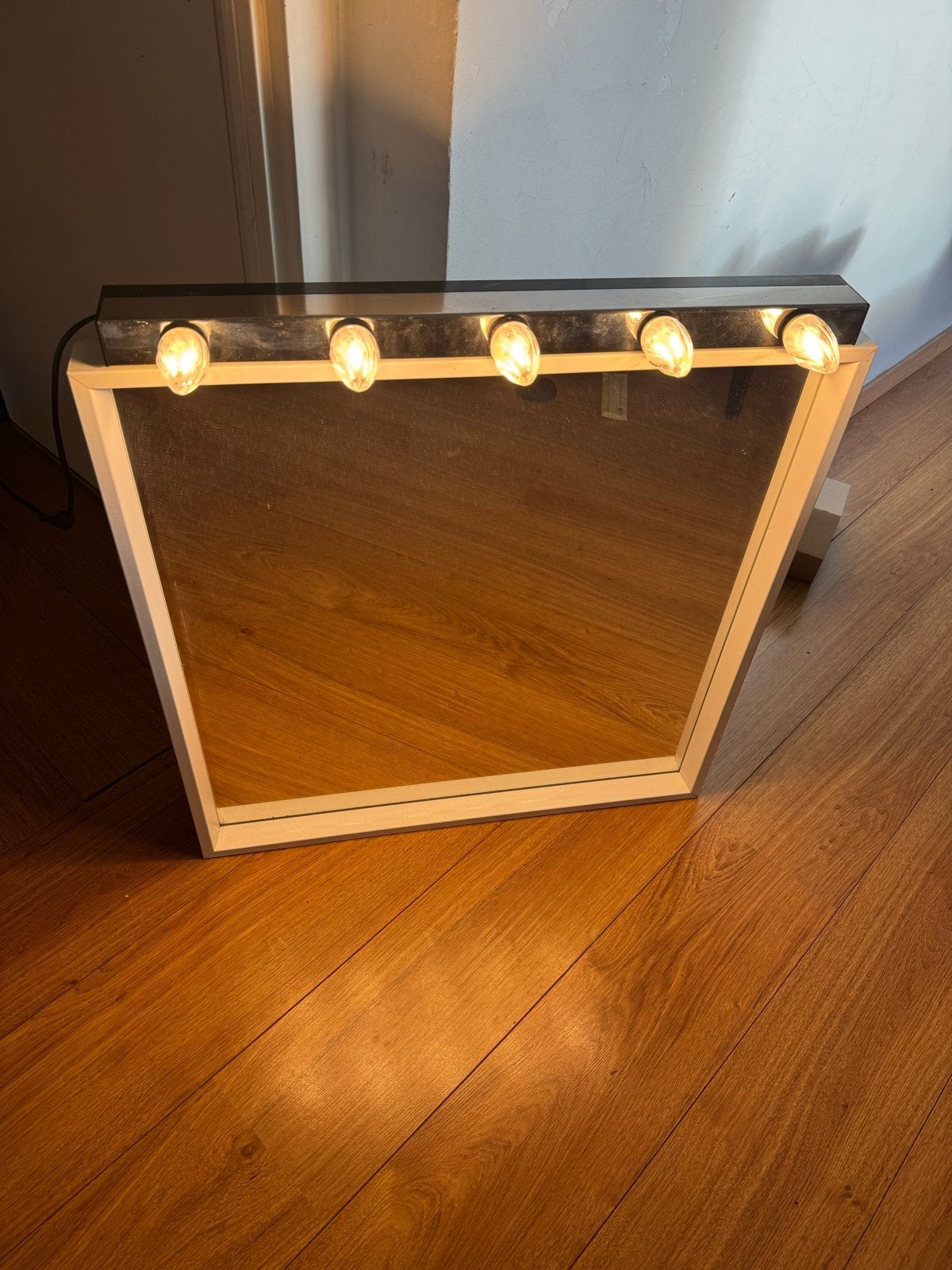 Make-up spiegel met verlichting, nachtkastje en ladekast, Gebruikt, 5 laden of meer, 150 tot 200 cm, Ophalen of Verzenden