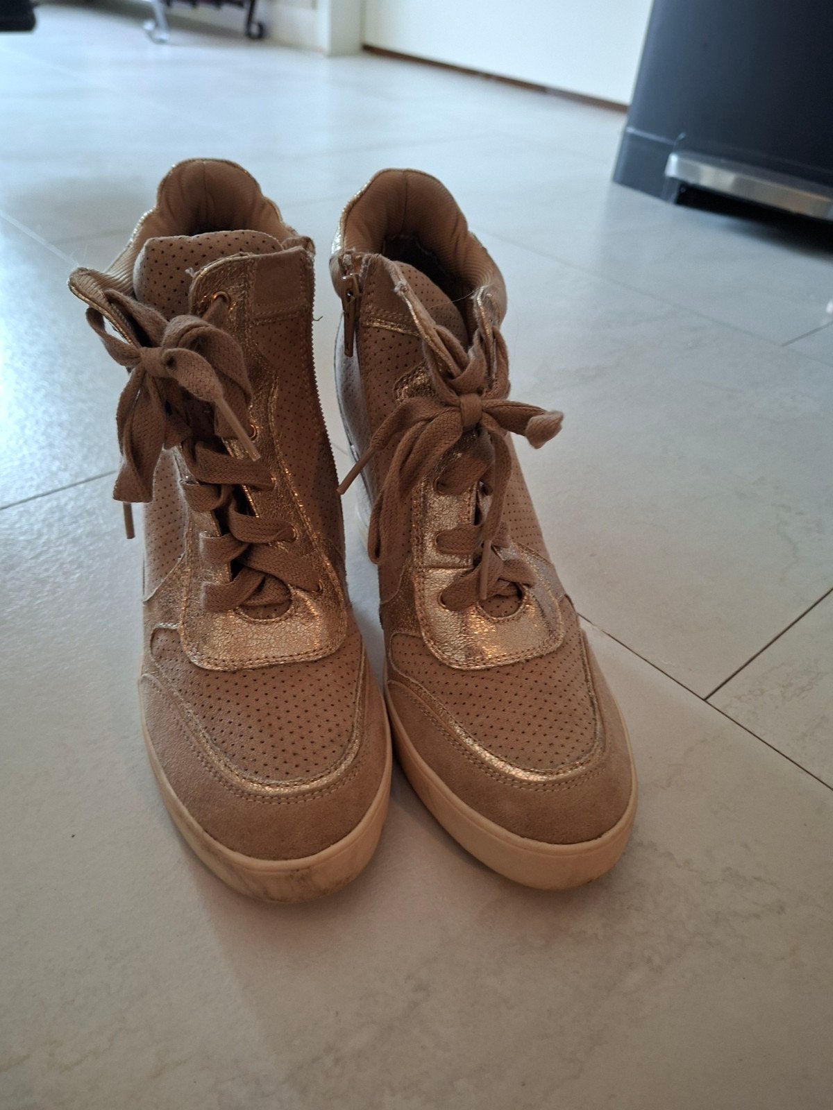 goud/bruine schoenen maat:39, Bruin, Ophalen of Verzenden, Sneakers of Gympen, Zo goed als nieuw