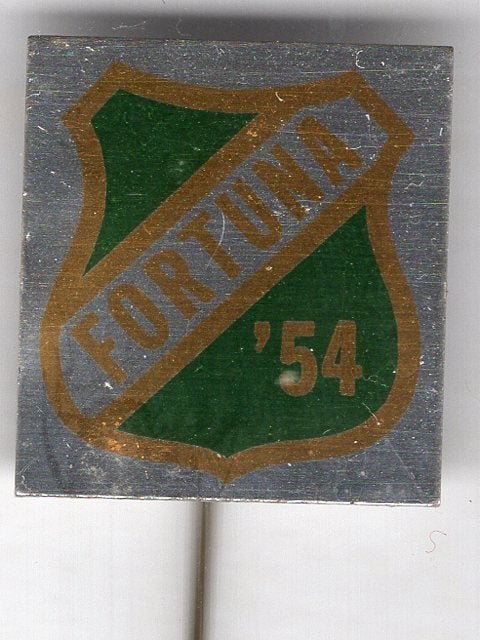 Fortuna '54 blik voetbal speldje ( Y_111), Verzamelen, Speldjes, Pins en Buttons, Ophalen of Verzenden, Zo goed als nieuw, Sport