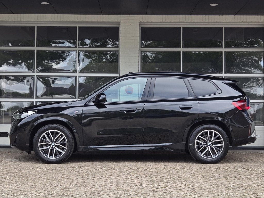 BMW X1 sDrive20i M SPORT | PANORAMA | DRIVING ASS PROF. | HE, Auto's, BMW, Euro 6, 156 pk, Zwart, Bedrijf