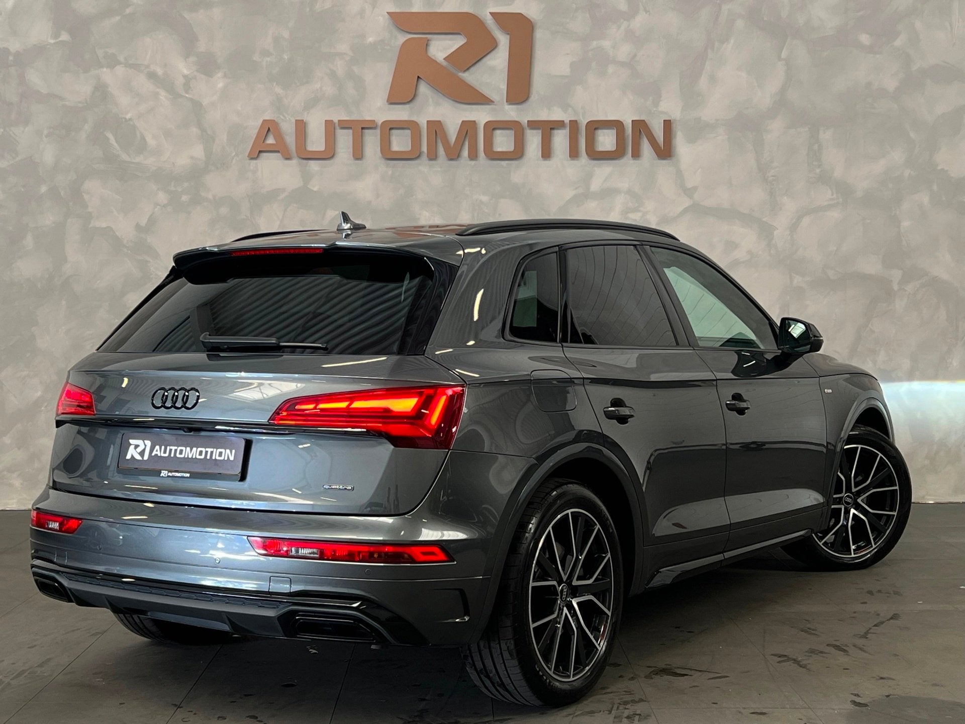 Audi Q5 50 TFSI e 3x S Line LUCHTVERING|RS SEATS|MASSAGE|B&O, Auto's, Automaat, Gebruikt, 4 cilinders, Bedrijf