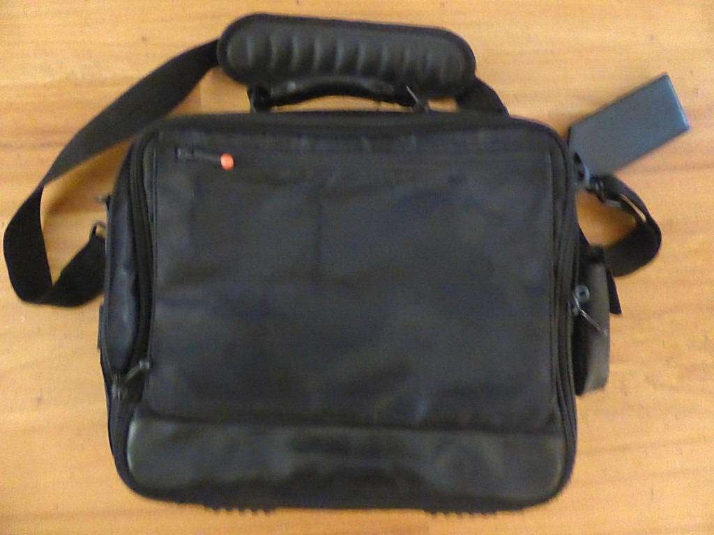 Stevige laptoptas voor twee laptops - in uitstekende staat, Computers en Software, Laptoptassen, Gevoerd laptopvak, Aktetas, Ophalen of Verzenden