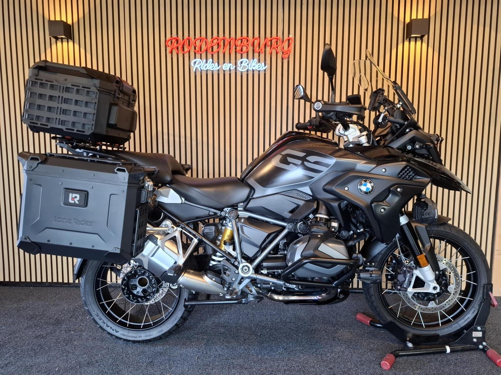 BMW R 1250 GS Triple Black Custom LONE RIDER, Motoren, 1254 cc, Handvatverwarming, Meer dan 35 kW, Toermotor