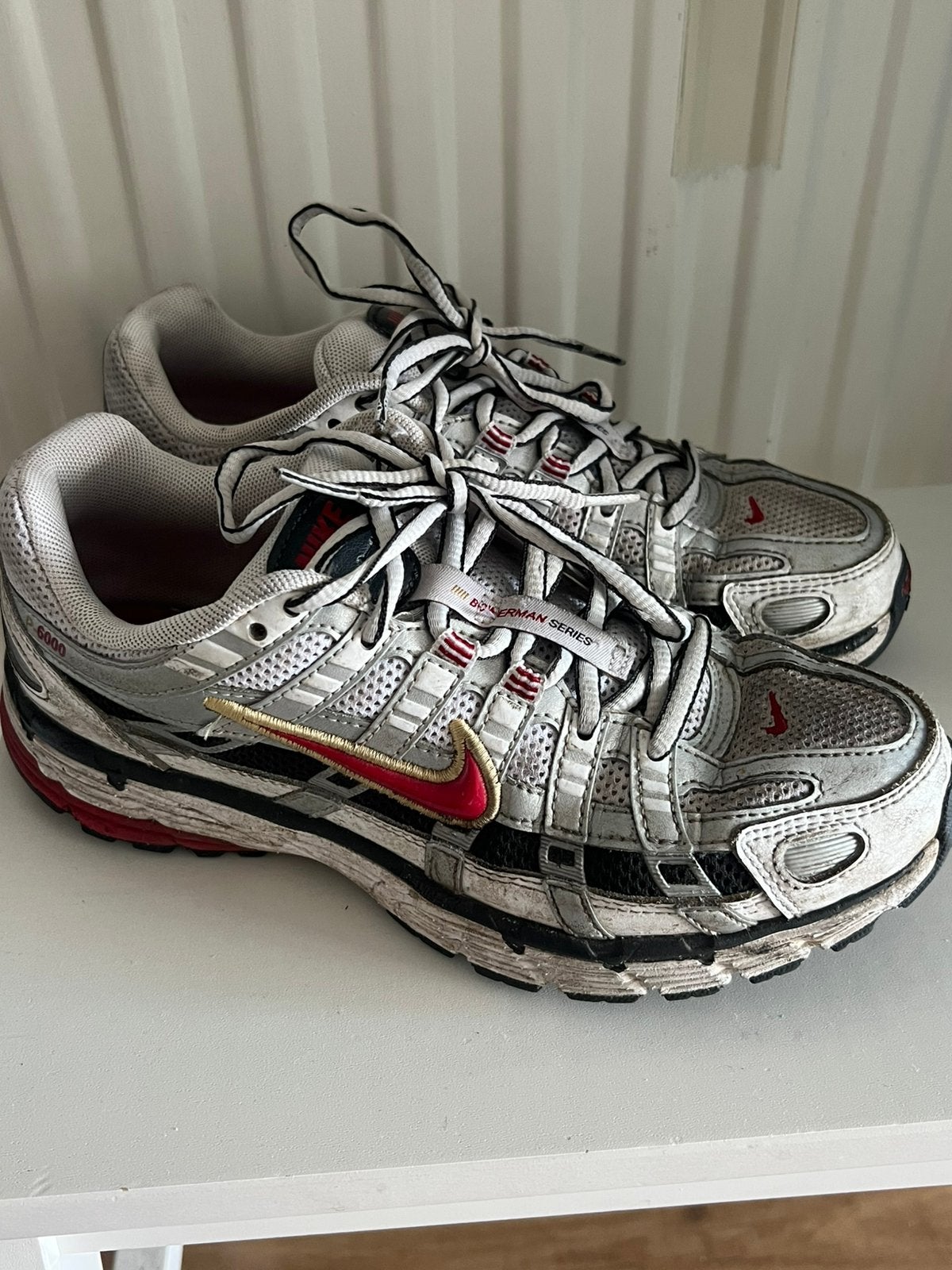 Nike P6000 sneakers rood met wit maat 36,5, Verzenden, Wit, Sneakers of Gympen, Gedragen