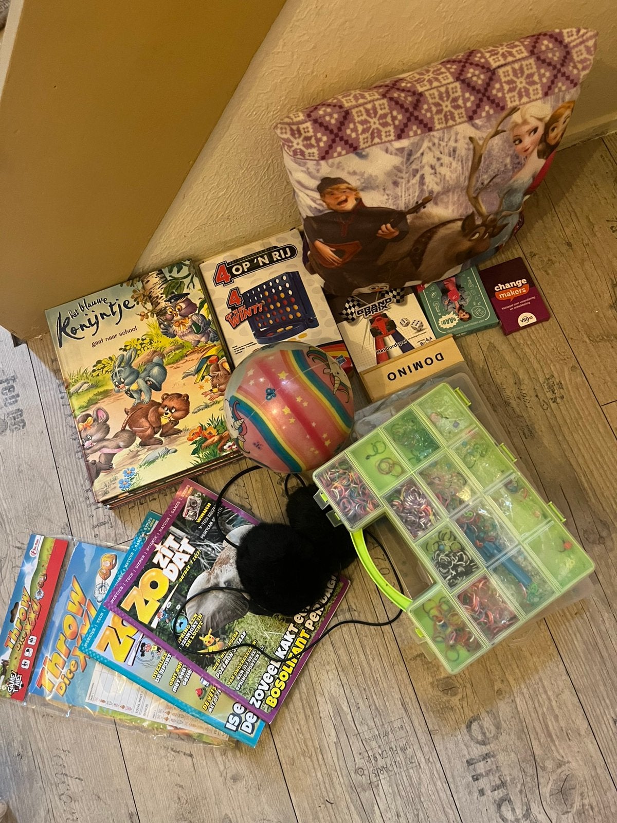 Gratis tas met speelgoed, boeken, kussentje etc, Ophalen of Verzenden, Zo goed als nieuw