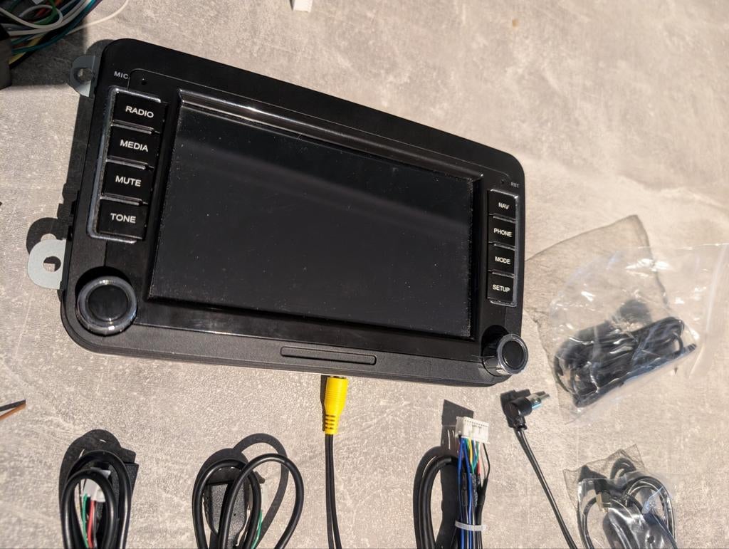 Autoradio din scherm, Ophalen