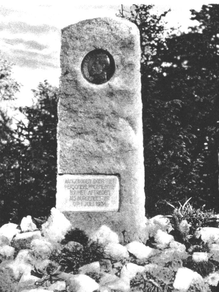 968369	Apeldoorn	Monument	Berg en Bosch	1937, Ophalen of Verzenden, 1920 tot 1940, Gelopen, Gelderland