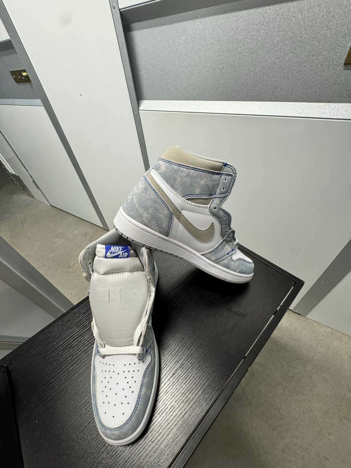 Jordan Sneakers: Travis Scott, Hyper Royal, Mochas, Cave Sto, Ophalen of Verzenden, Zo goed als nieuw, Overige kleuren, Sneakers of Gympen