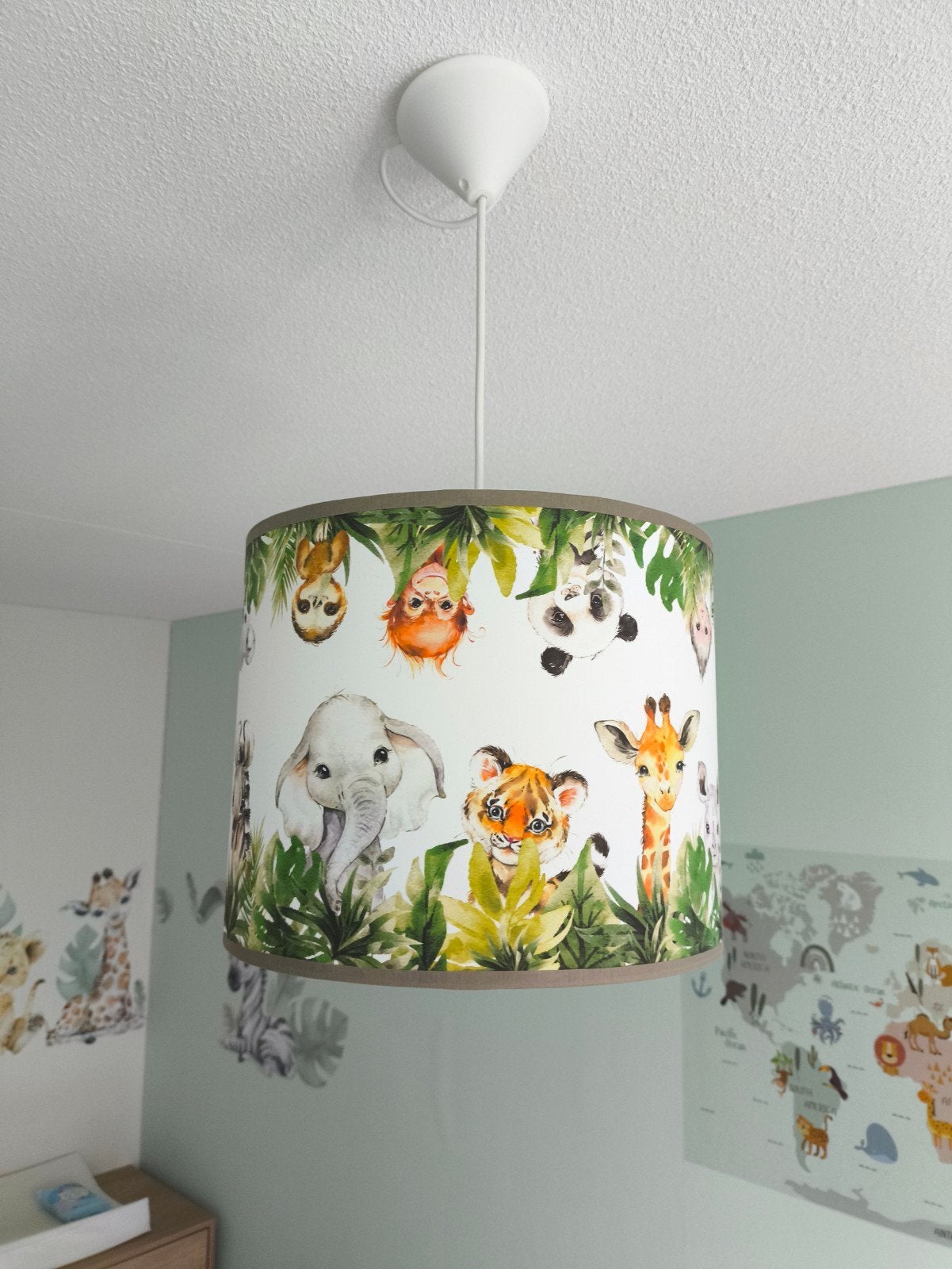 Leuke kinderlamp met jungle dieren - zo goed als nieuw, Ophalen, Jungle, Dieren, Speels, Textiel, E27 (groot)