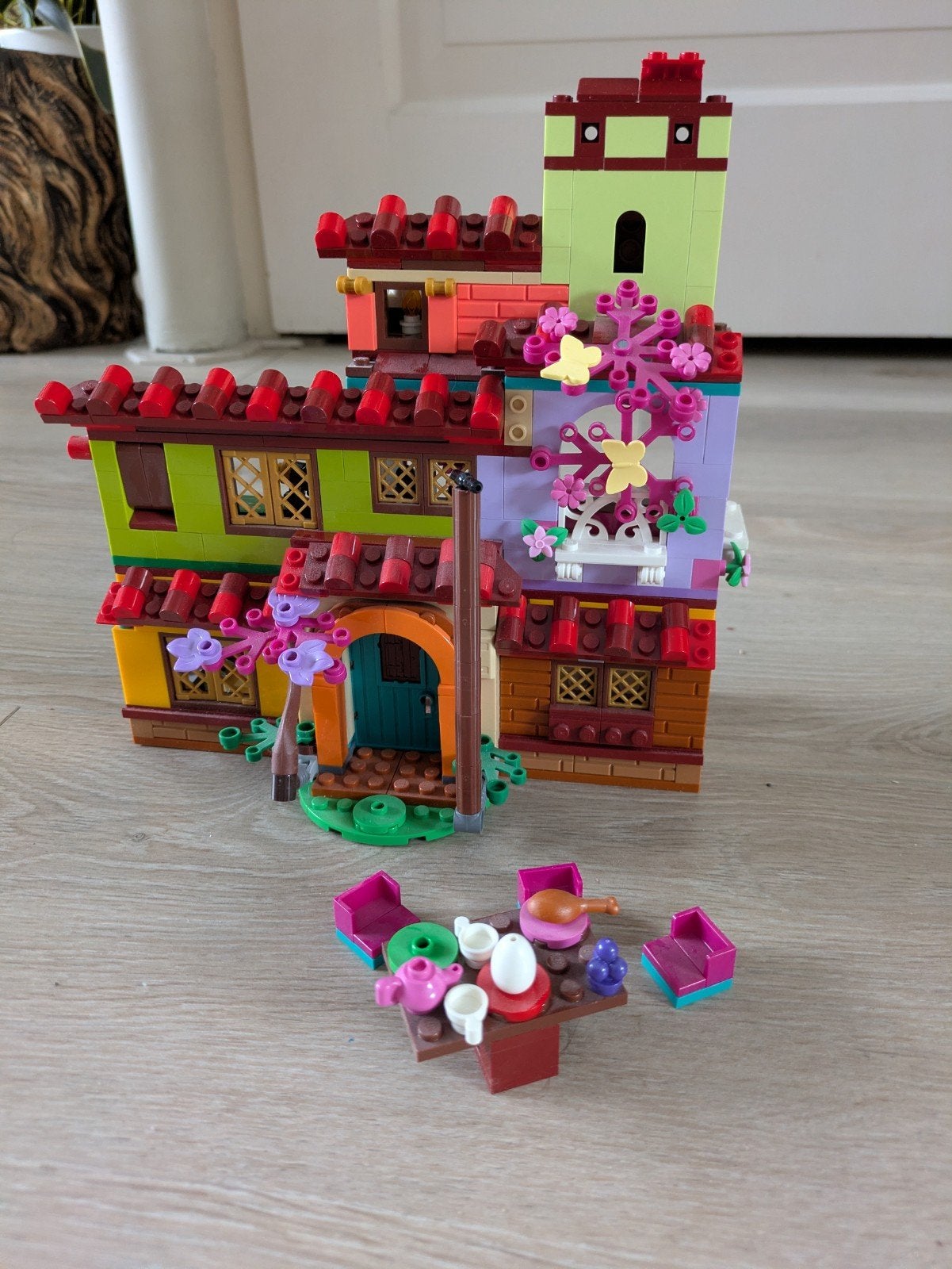 Lego Encanto Madrigal Huis - Kleurrijk en Compleet, Kinderen en Baby's, Gebruikt, Lego, Ophalen of Verzenden, Disney