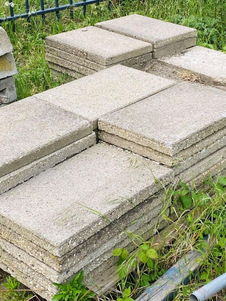 gratis af te halen: tegels, Tuin en Terras, Ophalen, Gebruikt, 10 m² of meer, Beton