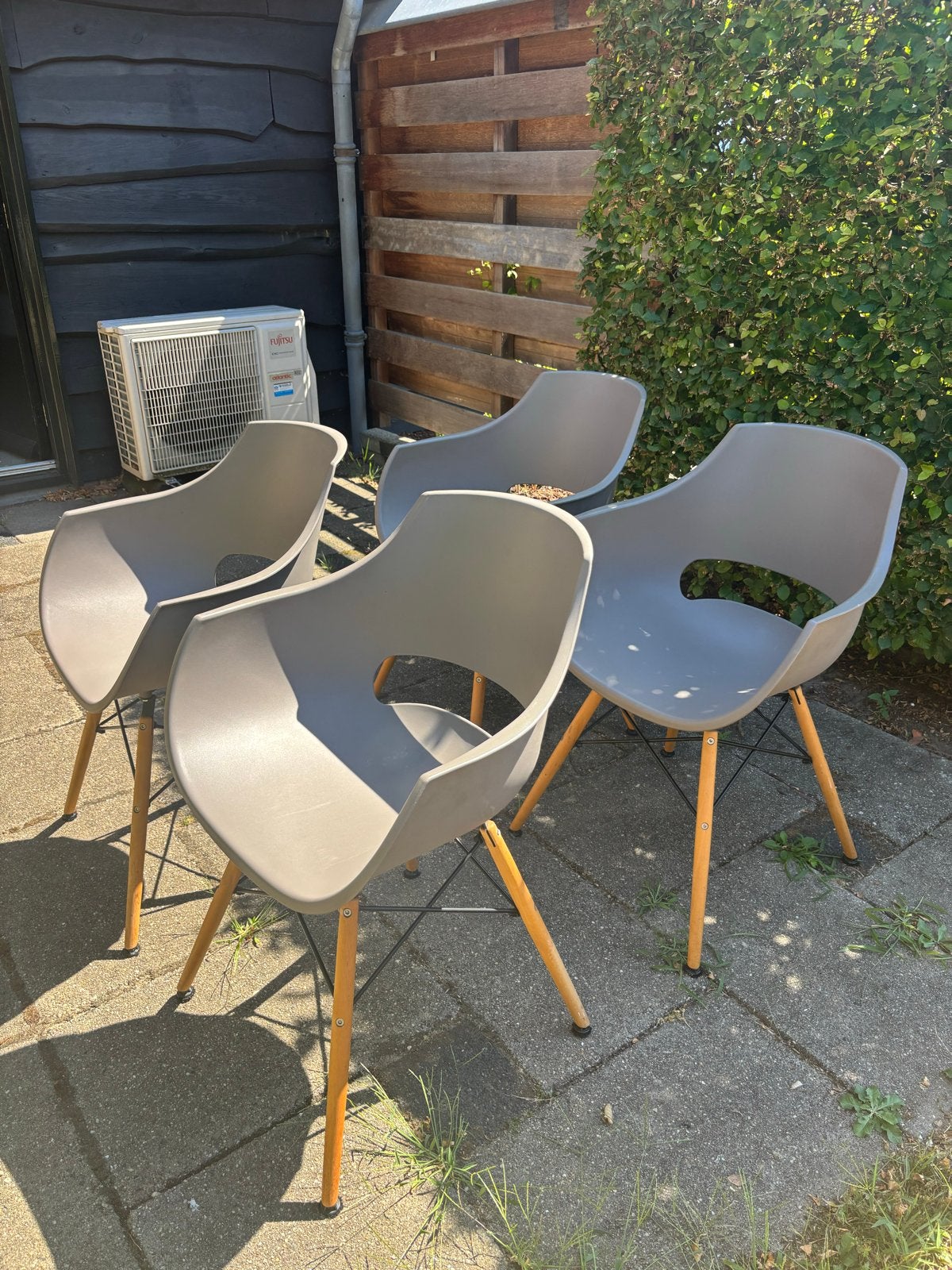 Set van 5 moderne grijze stoelen met houten poten, Ophalen, Gebruikt, Grijs, Vijf, Zes of meer stoelen