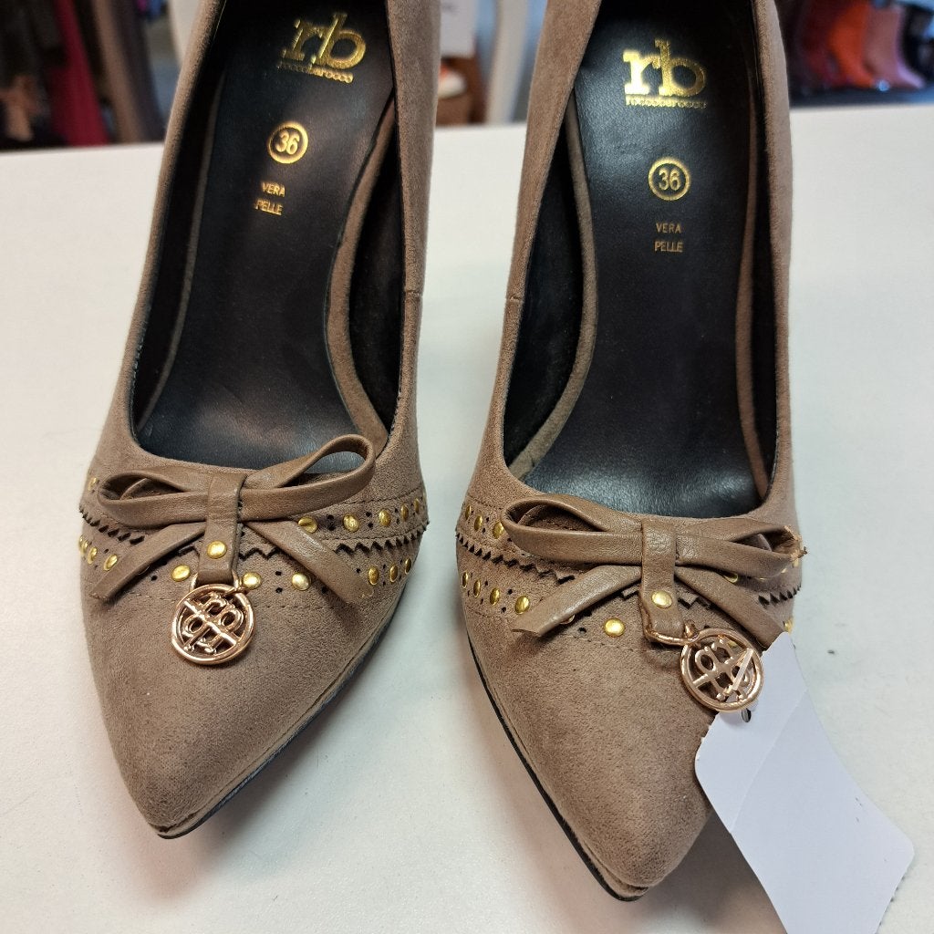 Roccobarocco pumps grijs taupe + gouden studs 36 zgan 43781, Roccobarocco, Pumps, ., Zo goed als nieuw