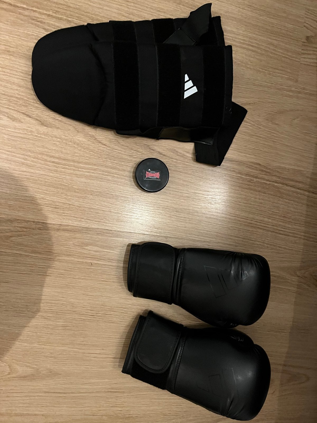 Nieuwe Kickboks Set: Handschoenen, Scheenbeschermers & Bitje, Ophalen of Verzenden, Nieuw, Overige, Vechtsportbescherming
