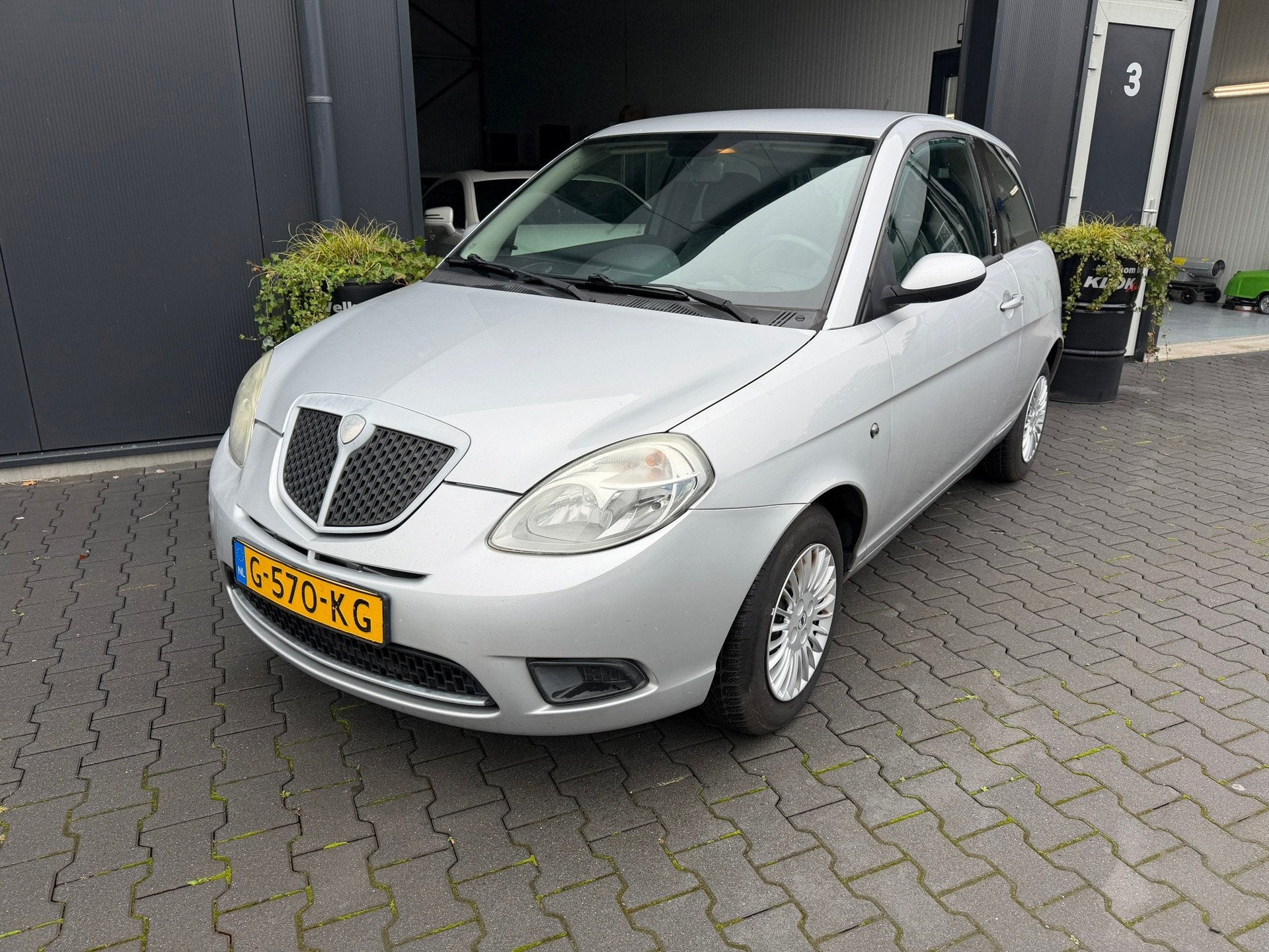 Lancia Ypsilon 1.4 Oro NIEUWE APK !, Auto's, Voorwielaandrijving, Stof, Gebruikt, 31 €/maand