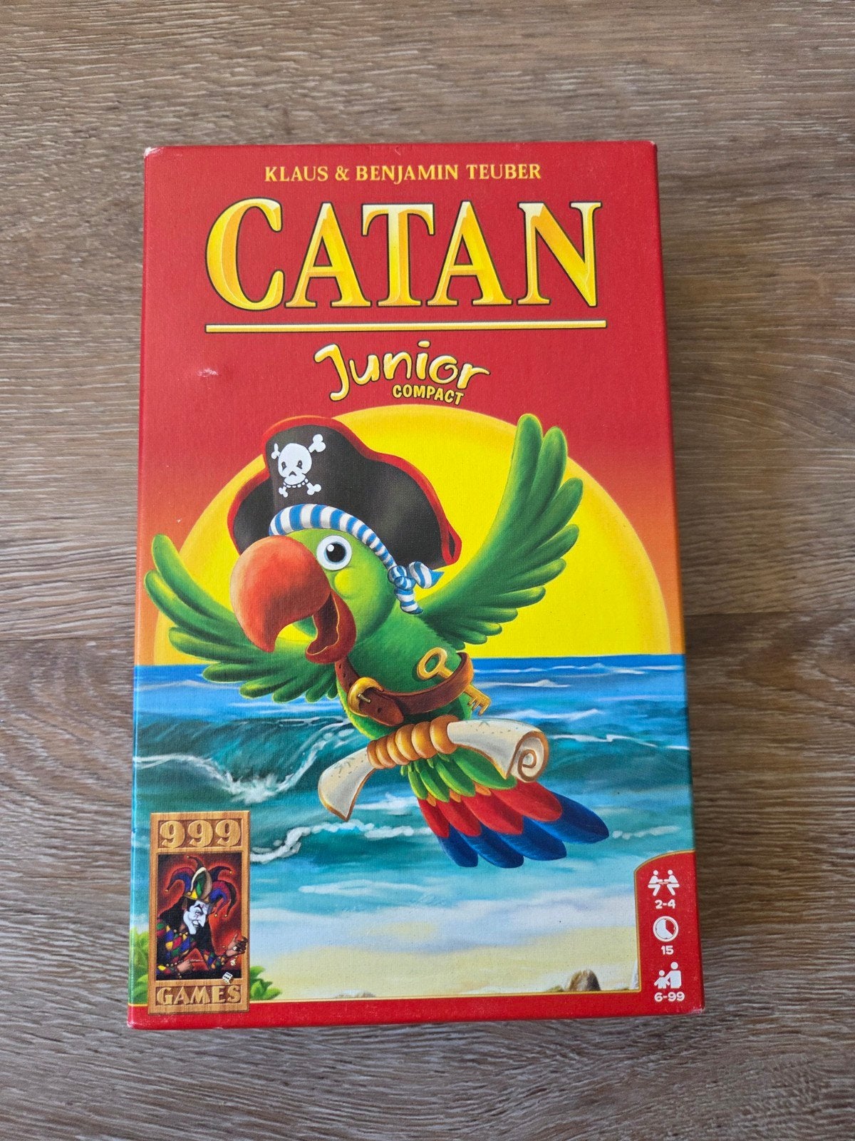Catalogus junior compact, Hobby en Vrije tijd, Gezelschapsspellen | Bordspellen, Een of twee spelers, Ophalen of Verzenden, Zo goed als nieuw