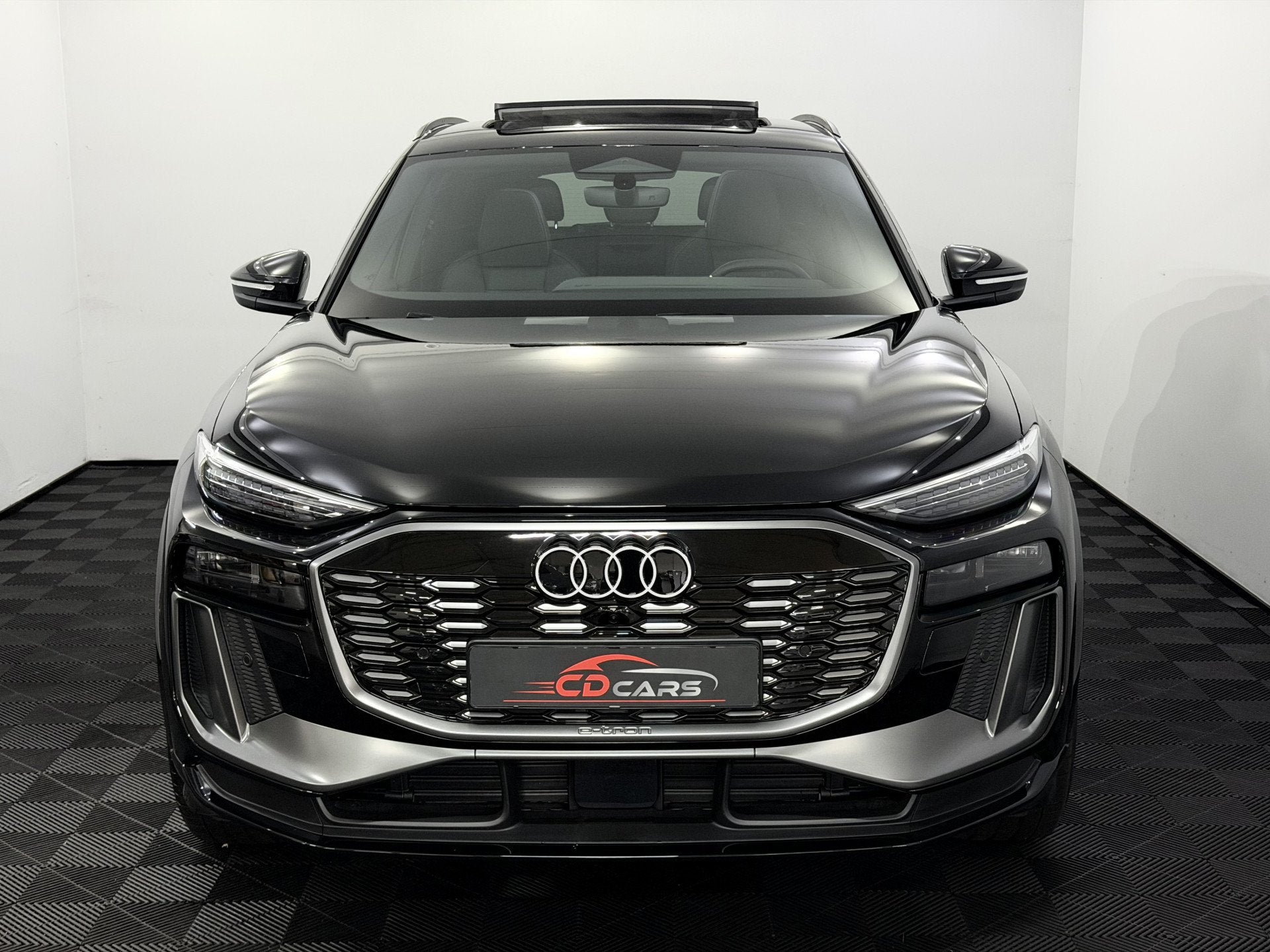 Audi Q6 e-tron S edition performance 100 kWh Panoramadak, 36, Auto's, Automaat, Gebruikt, Leder en Stof, Zwart