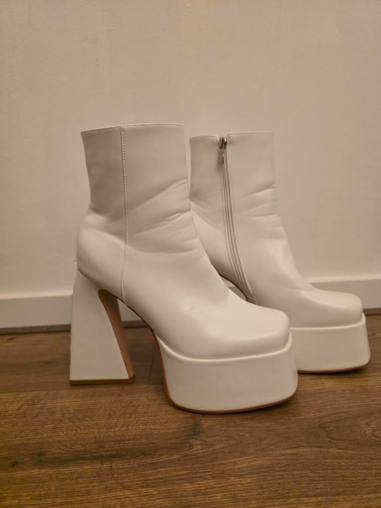 Witte plateau hakken maat 42, Kleding | Dames, Schoenen, Wit, Ophalen of Verzenden, Zo goed als nieuw, Schoenen met hoge hakken