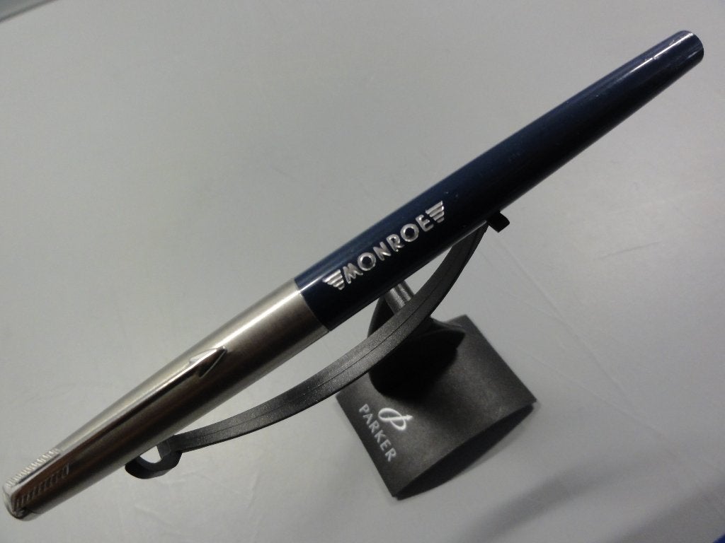 PARKER 45 ROLLERBALL  met dop en reclame, Verzamelen, Pennenverzamelingen, Gebruikt, Ophalen of Verzenden, Met reclame, Parker