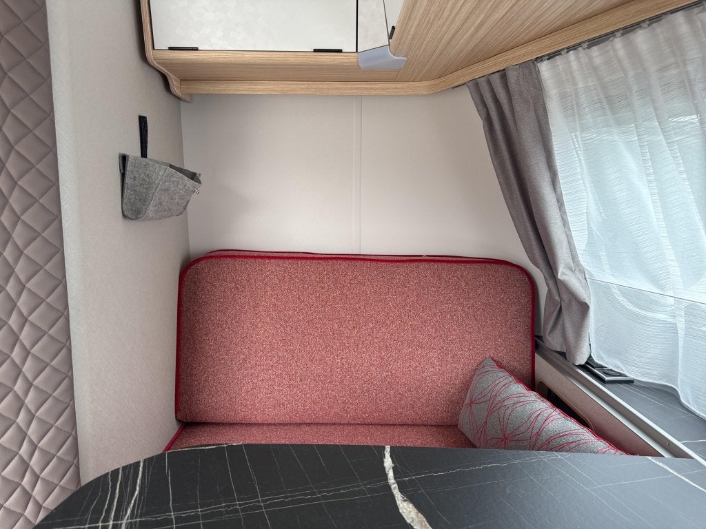 Eriba Touring 530 Tango Red 2025 Luifel/fietsendrager, Caravans en Kamperen, Standaardzit, Bedrijf, 4 tot 5 meter, Eriba