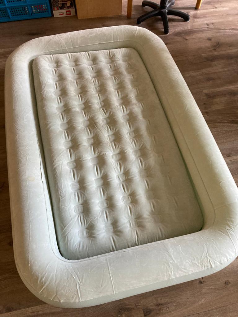 Intex opblaasbaar kinderbed/logeerbed, Ophalen, Zo goed als nieuw, 1-persoons