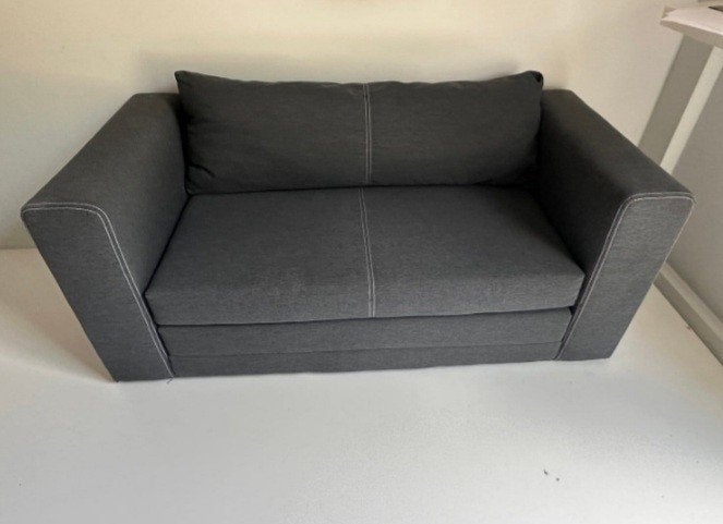 IKEA ASKEBY slaapbank, 2 zits bank - Donkergrijs - ZGAN, Ophalen, Tweepersoons, 75 tot 100 cm, Zo goed als nieuw