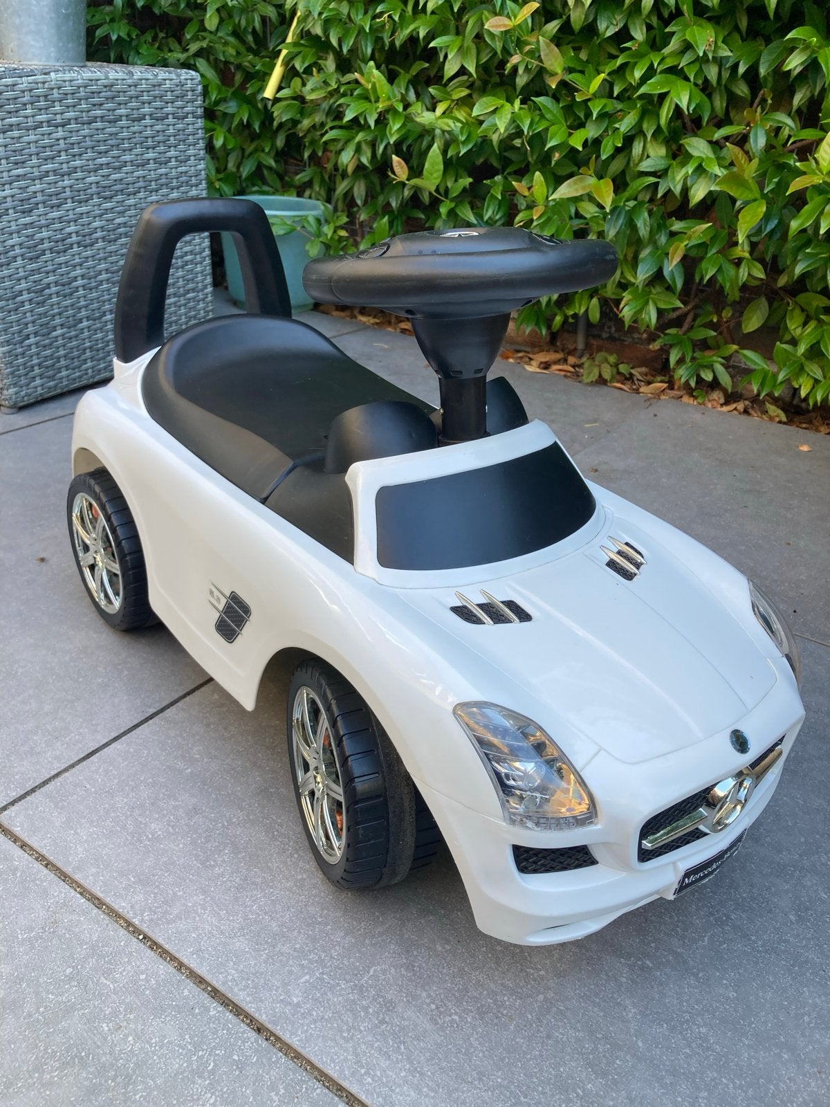 Stabiele Mercedes-Benz Loopauto Wit - Zo goed als nieuw, Kinderen en Baby's, Speelgoed | Buiten | Voertuigen en Loopfietsen, Ophalen of Verzenden
