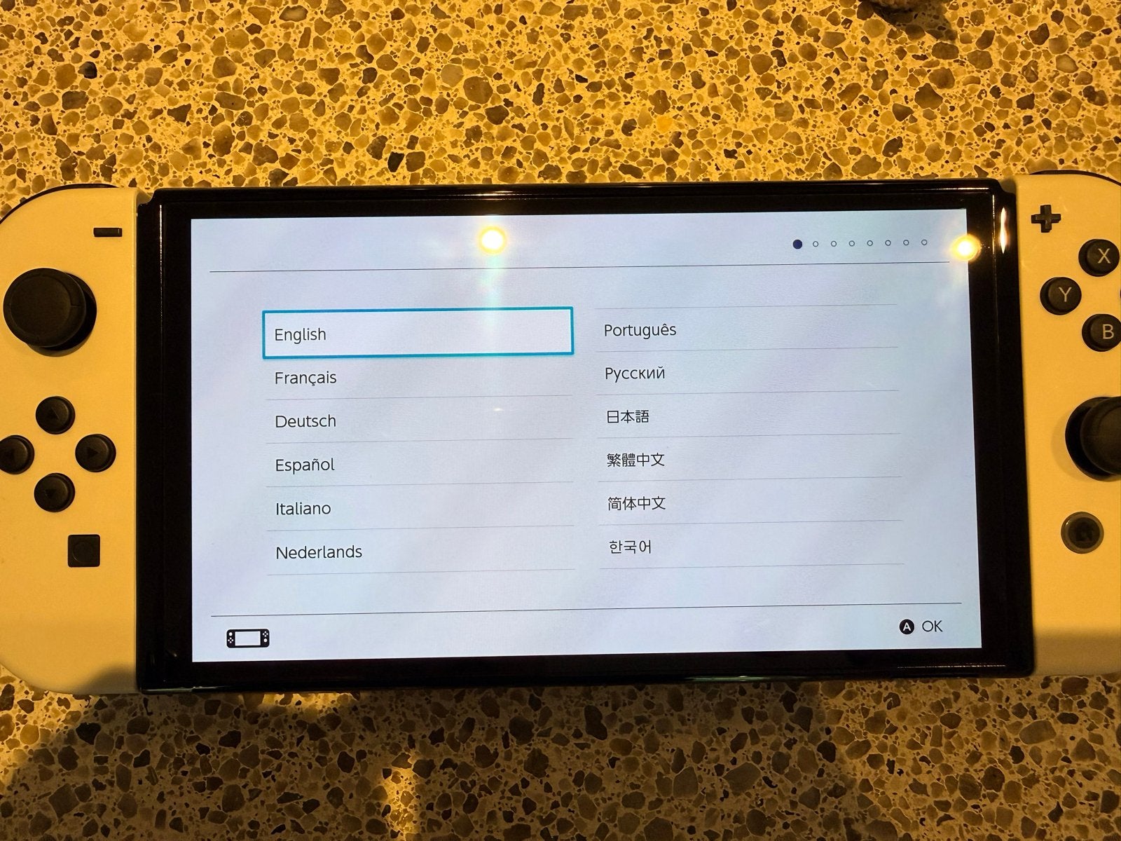 Foto 6 van Nintendo Switch OLED incl. 2 extra Joy-Cons in doos met case