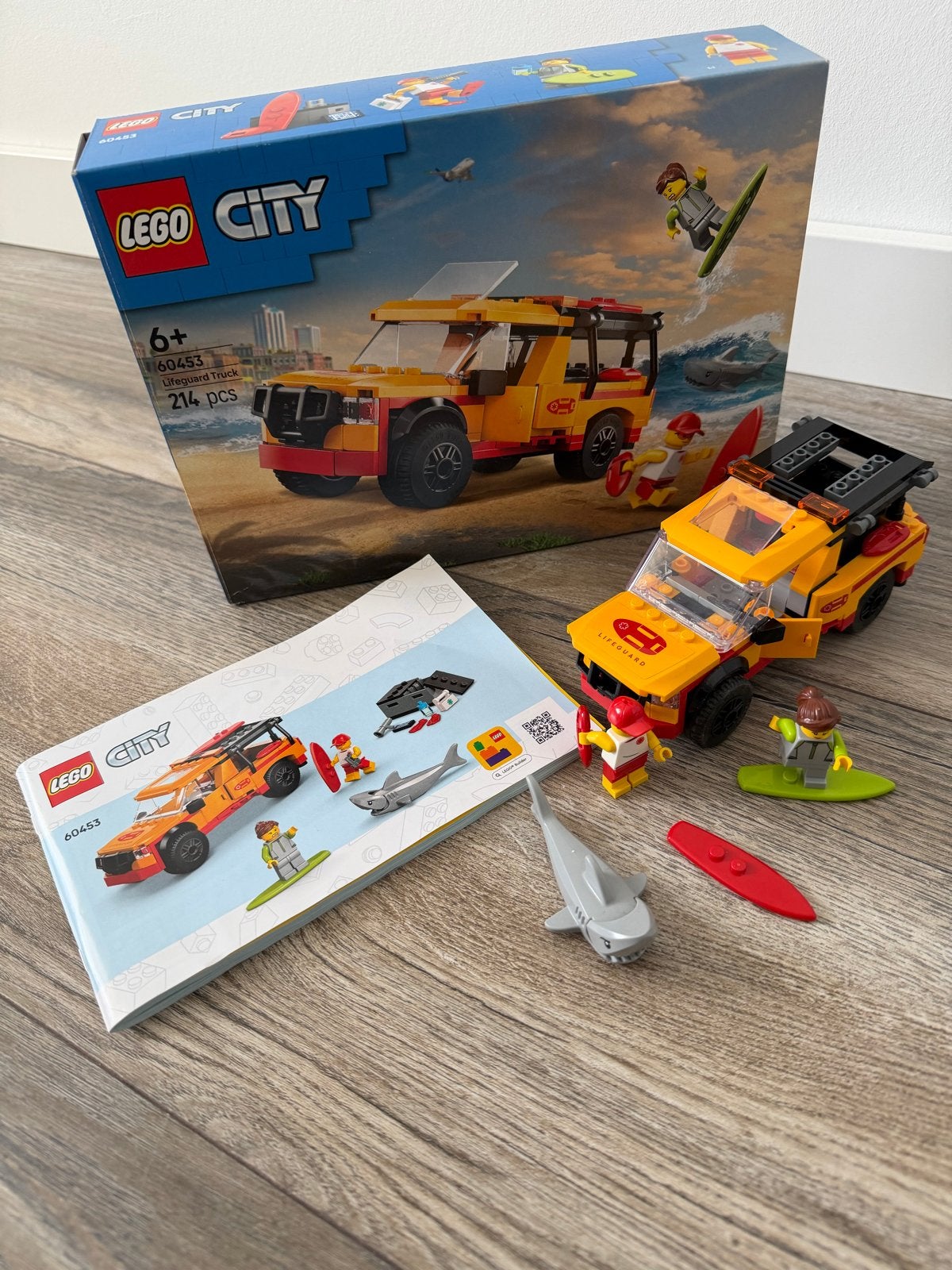 LEGO City 60453 Reddingswagen met Surfers en Haai, Ophalen of Verzenden, Zo goed als nieuw, Overige merken
