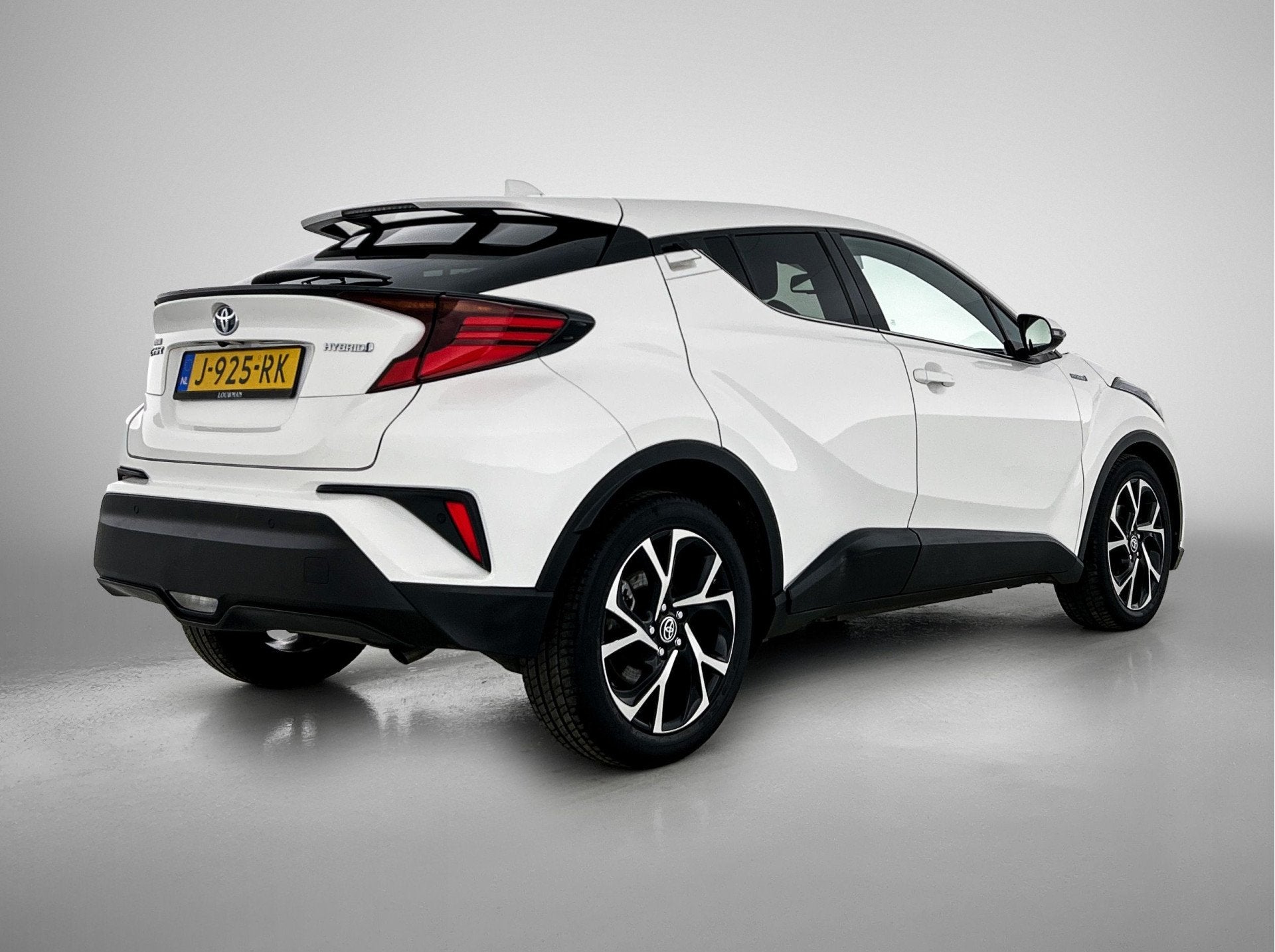 Toyota C-HR 1.8 Hybrid First Edition | JBL | Dodehoek detect, Auto's, Stof, 4 cilinders, Origineel Nederlands, 26 km/l