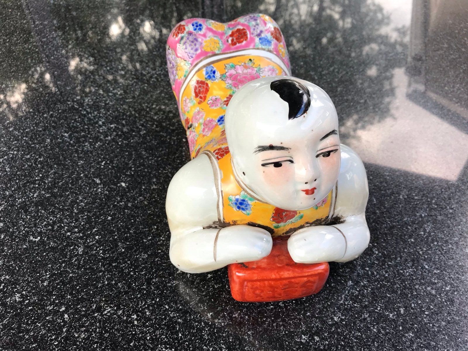 Antiek Chinees Porseleinen Kussen in de vorm van een Jongen, Antiek en Kunst, Ophalen of Verzenden