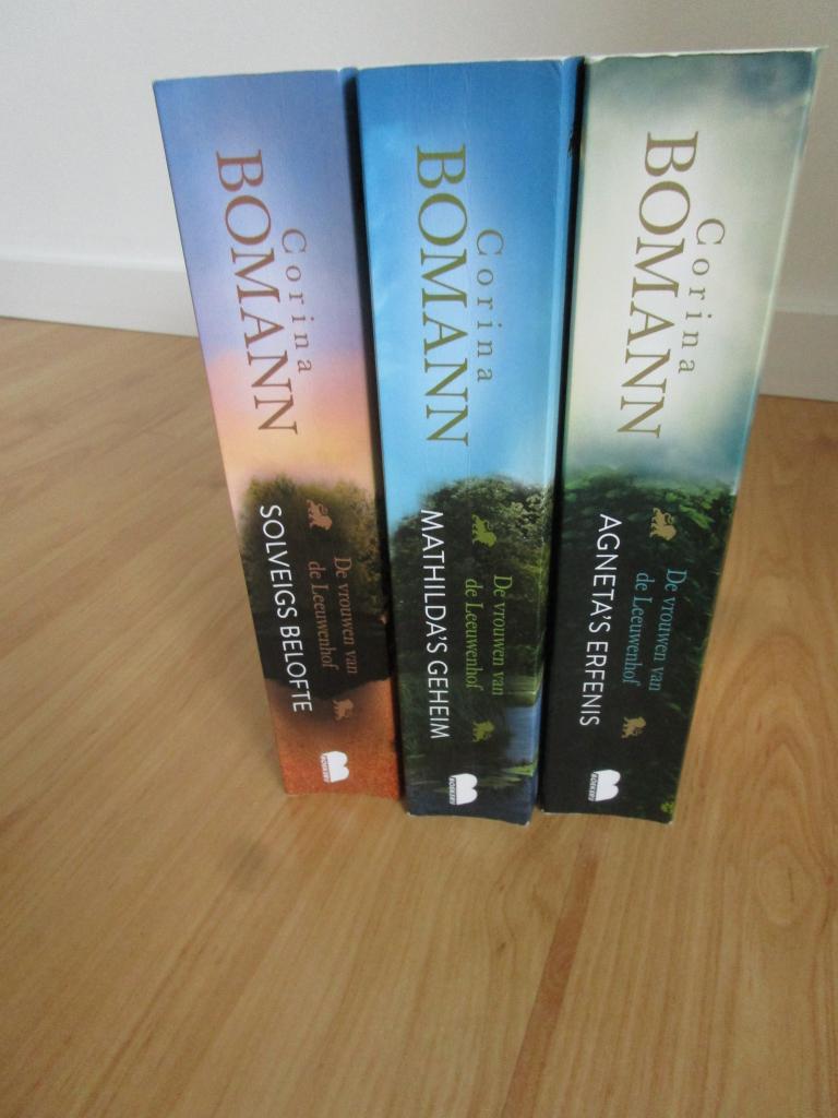 Corina Bomann - trilogie De Vrouwen van de Leeuwenhof, Ophalen of Verzenden, Zo goed als nieuw, Corina Bomann, Nederland