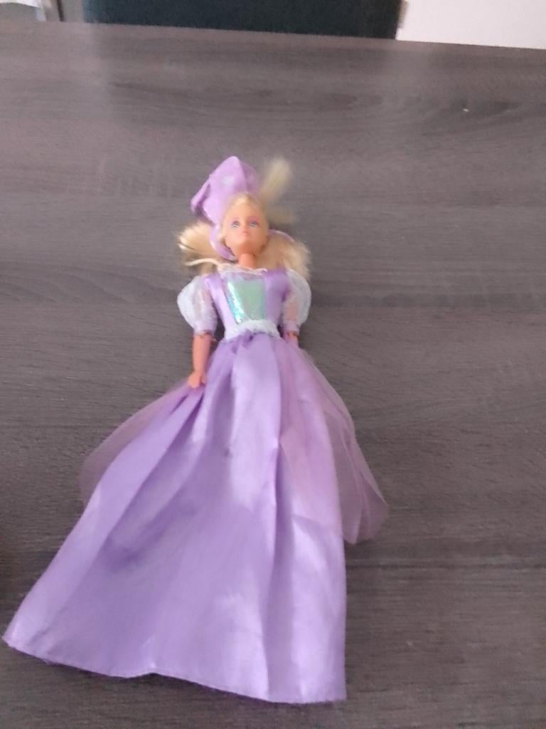 Barbie pop in paarse prinsessenjurk, Ophalen, Gebruikt, Barbie