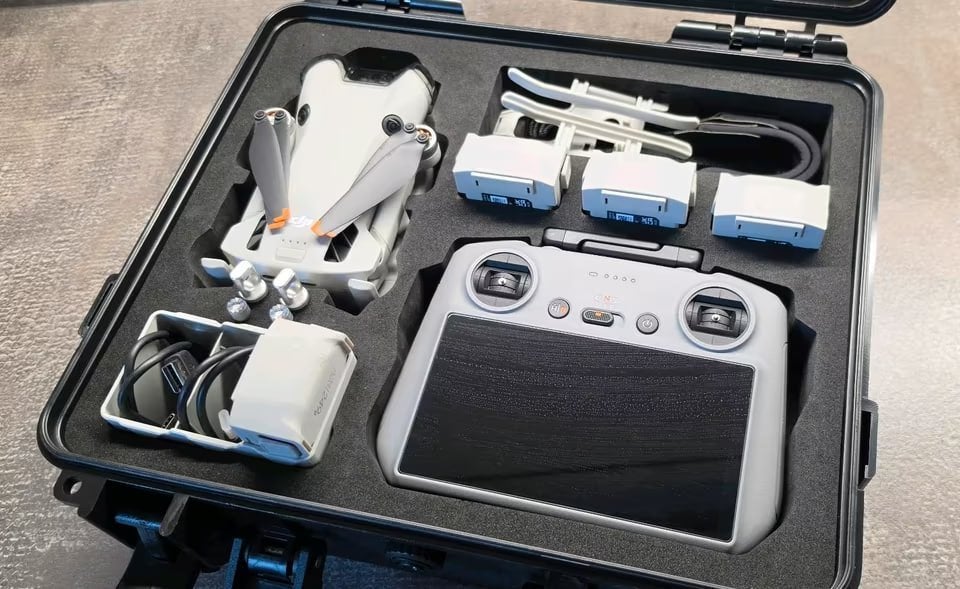 DJI Mini 4 Pro Fly More Combo, nauwelijks gebruikt, 250 tot 900 gram, Cameradrone, Return to Home, Zo goed als nieuw