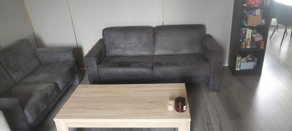 Tafel en 2 banken te koop- Bieden mag! Moet z.s.m. weg!, Huis en Inrichting, Banken | Bankstellen, Ophalen, Gebruikt, Stof, Modern