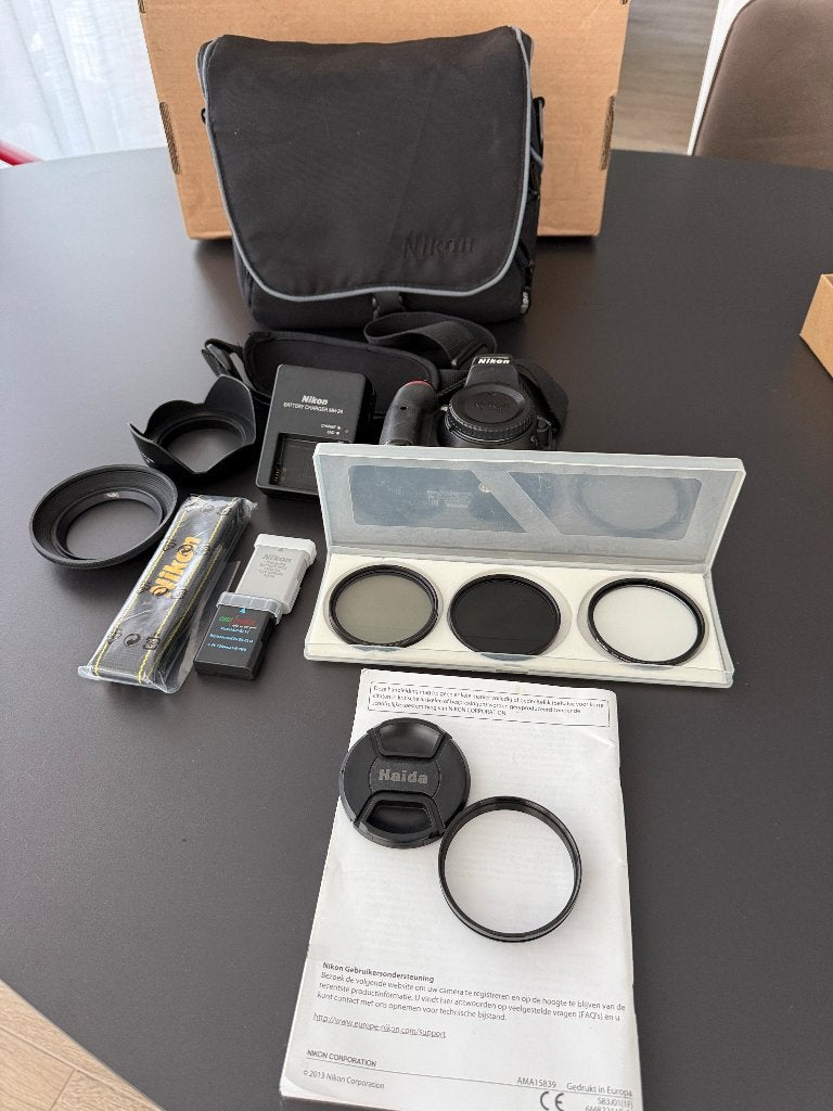 Nikon D5300 defect + Tas, Lader, 2x Accu, Haida Filters 67mm, Overige merken, 60 tot 70 mm, Ophalen of Verzenden, Niet werkend
