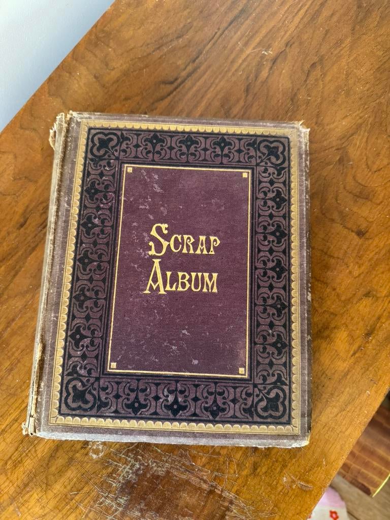 Oud scrapbook, Ophalen, Zo goed als nieuw, A4