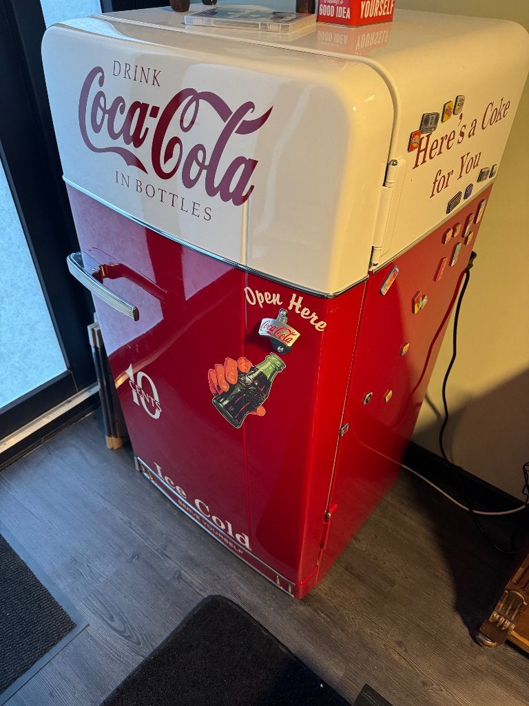 Coca cola koelkast met papieren, 120 tot 140 cm, 200 liter of meer, 60 cm of meer, Refurbished