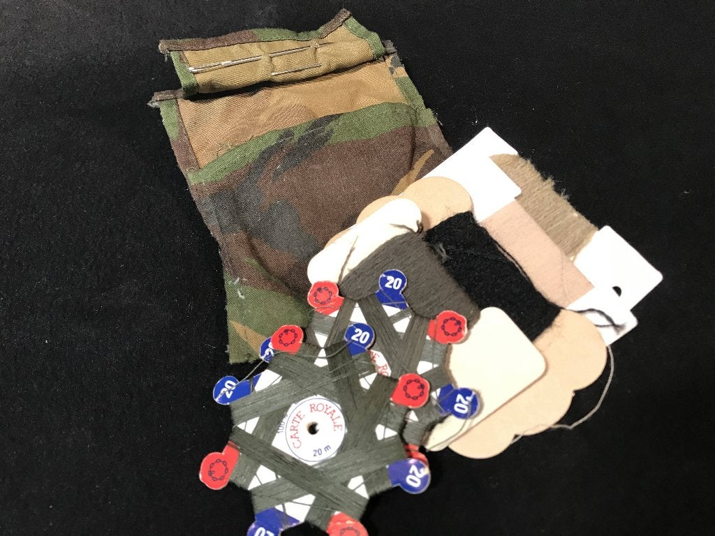 Kon. Landmacht naaisetje camo, Ophalen of Verzenden, Nieuw, Garen of Naald(en)