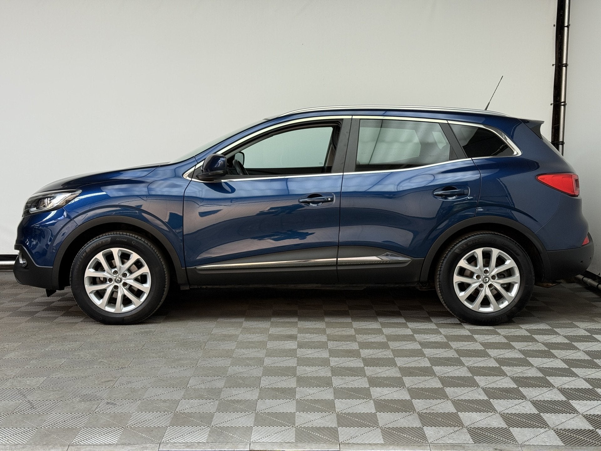 Renault Kadjar 1.2 TCe Intens Camera Led Trekhaak NL Auto, Auto's, Voorwielaandrijving, Kadjar, Stof, 4 cilinders