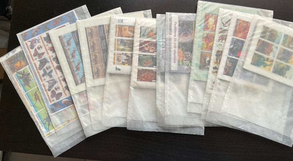Foto 10 van Grote Stock Postfris Duizenden Thema Postzegelvelletjes