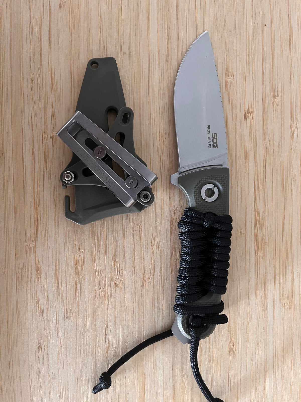 SOG mes, Caravans en Kamperen, Kampeergereedschap, Ophalen of Verzenden, Zo goed als nieuw