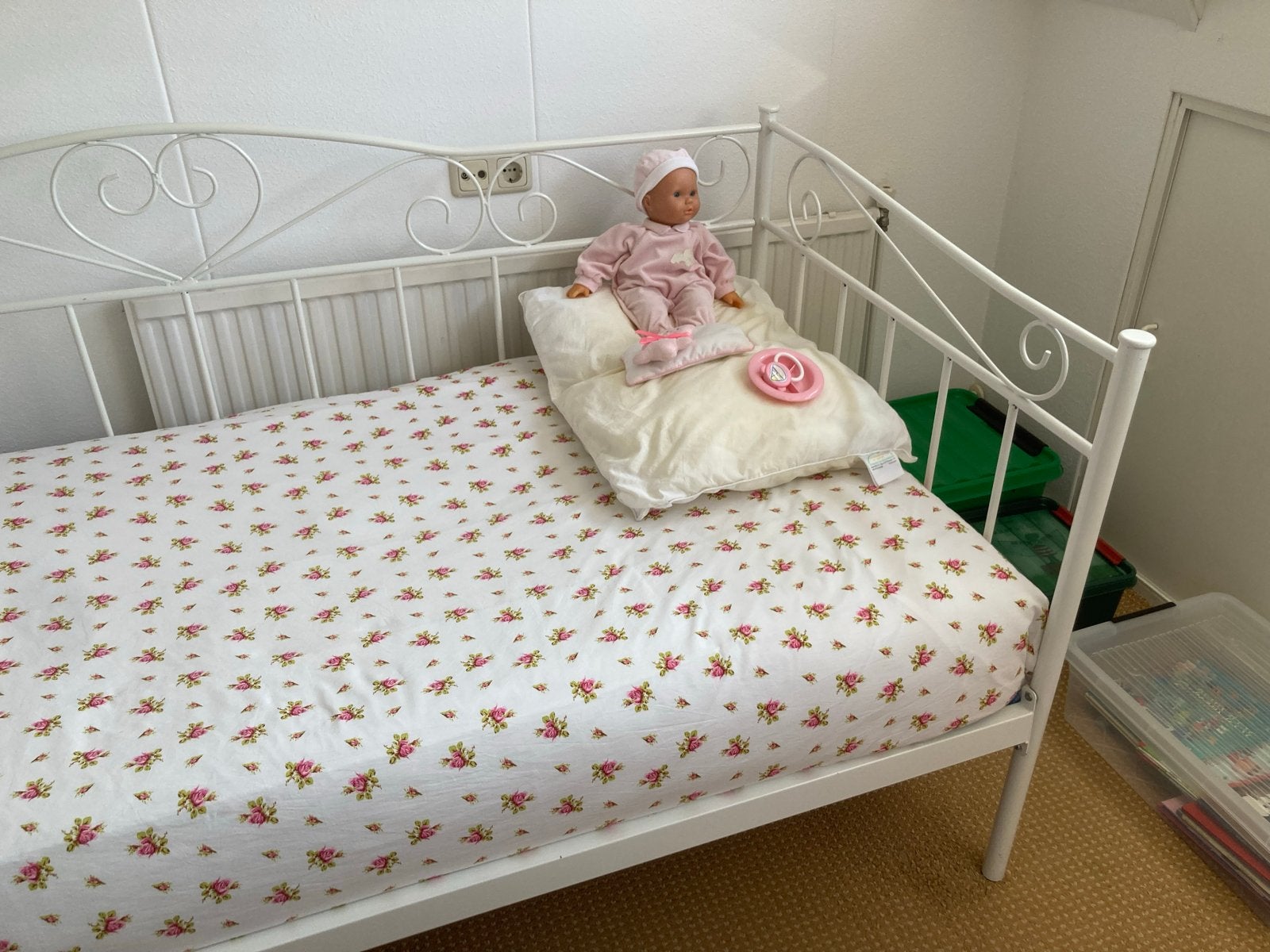 Wit metalen eenpersoonsbed met sierlijke details, Ophalen, Gebruikt, 90 cm, Eenpersoons