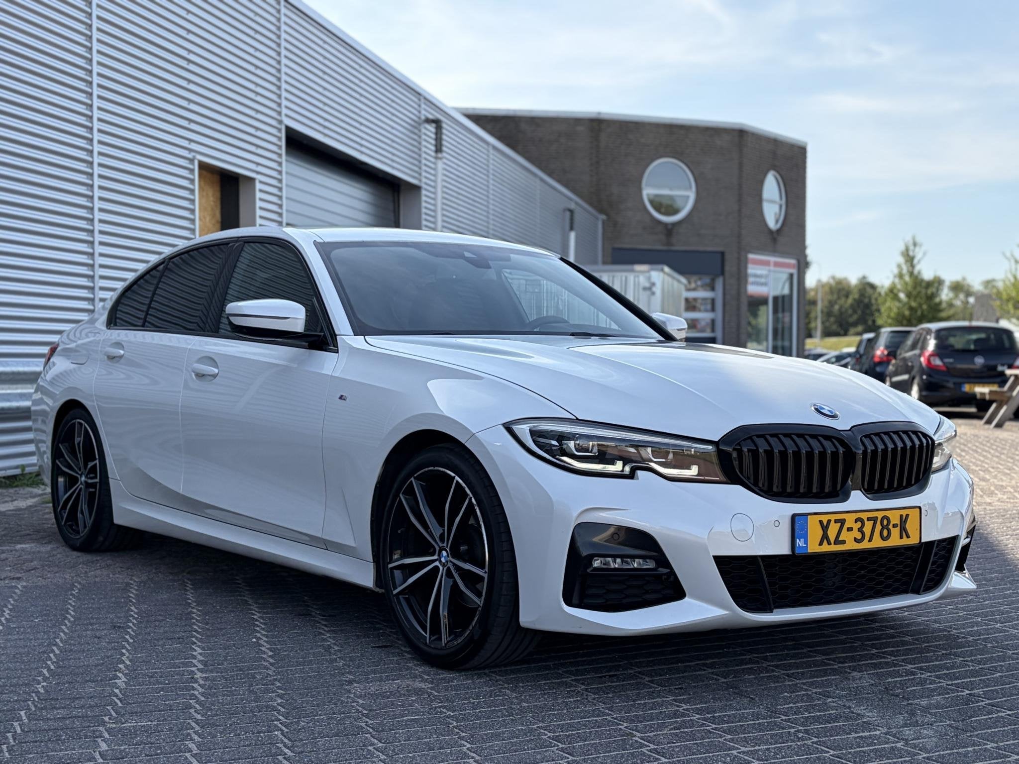 BMW 3-serie 320i High Executive Edition M Pakket / HUD / LED, Automaat, Gebruikt, 4 cilinders, Met garantie (alle)