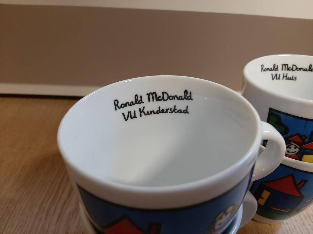 Ronald Mcdonald VII kinderstad koffie kopjes, Huis en Inrichting, Keuken | Servies, Ophalen of Verzenden, Overige stijlen, Kop(pen) en/of Schotel(s)