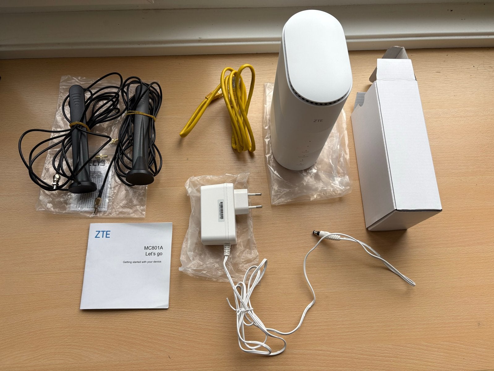 ZTE MC801A 5G Modem Router met externe antennes, Ophalen of Verzenden, Zo goed als nieuw, Router met modem
