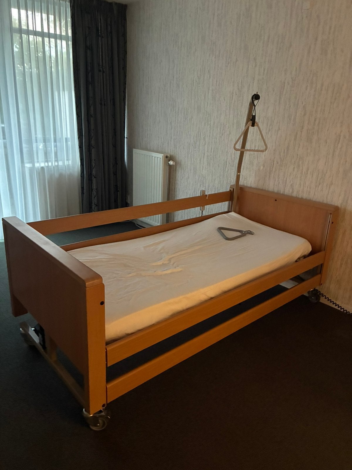 Thuasne hoog laag bed, Ophalen, Zo goed als nieuw