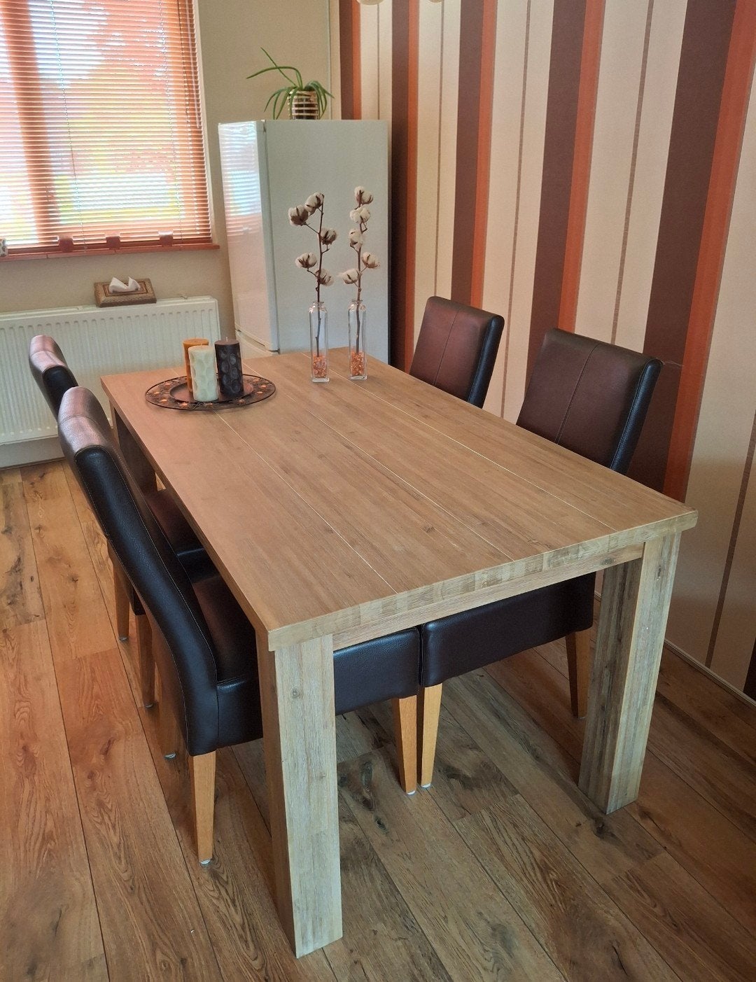 Mooie masief noten eettafel + 4 stoelen, Ophalen, 4 tot 6 stoelen